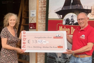 De voor de vijfde maal verreden Molen-Motor-Rit op zaterdag 9 september, heeft maar liefst 3347 euro opgebracht voor Molen De Koe