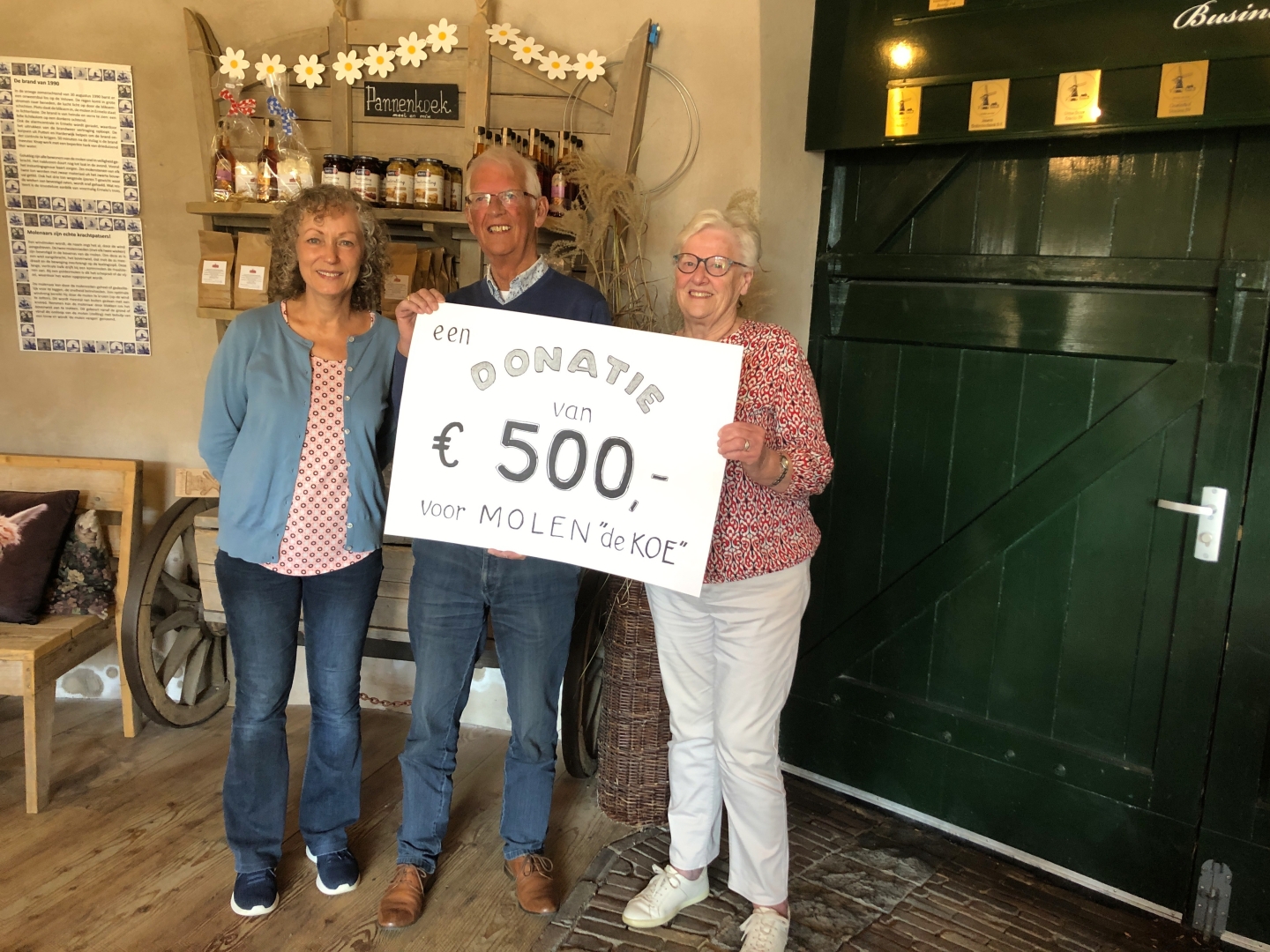 Jan van Diest doneert 500 euro aan molenstichting De Koe